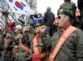 Ex-S. Korean marines protest N. Korea's shelling