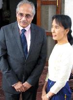 Suu Kyi meets U.N. envoy