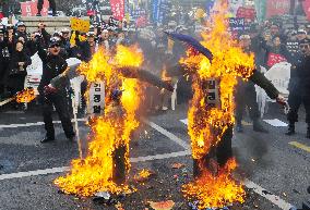 South Koreans protest N. Korean attack