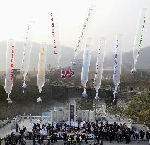 S. Koreans at Imjingak