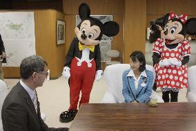 Mickey, Minnie visit Aomori mayor
