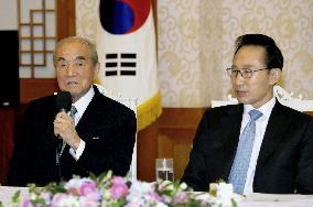 Japan's Nakasone meets with S. Korean president