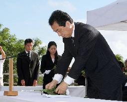 Kan visits Iwoto Island to inspect recovery of WWII remains