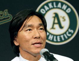 Matsui signs 1-yr deal with A's