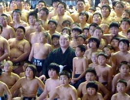 Young wrestlers compete in Hakuho Cup