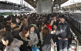 Travelers flock to JR Tokyo Station