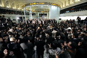 Tokyo stock market closes for the year