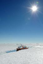 Shirase reaches Showa Base in Antarctic