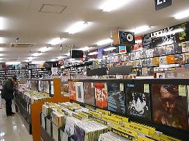 Tokyo jazz record shop boasts 100,000 CDs, LPs