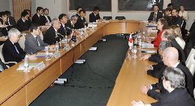 Japan, Australia resume FTA talks