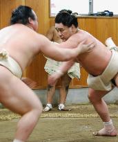 Cancellation of spring sumo tournament