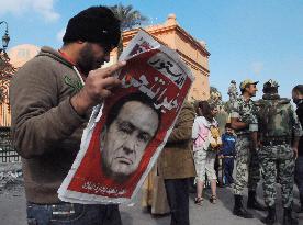 Mubarak steps down