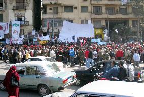 Protests continue at Tahrir Square