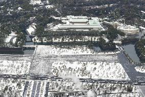 Snow blankets downtown Tokyo