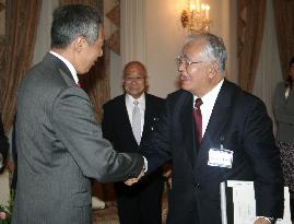 Singapore premier meets Japan business leader