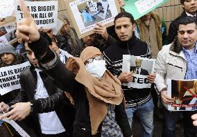 Libyans demonstrate in Tokyo
