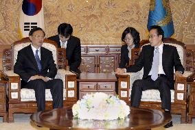 Chinese FM, S. Korean president meet in Seoul