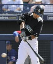 Mariners' Ichiro at spring training