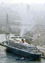 Queen Mary 2 in Osaka