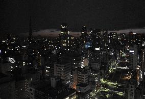 Lights turned down in Tokyo on blackout warning