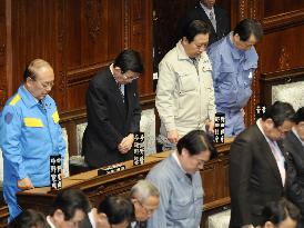 Politicians mourn for quake victims