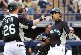 Mariners' Ichiro in spring training