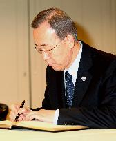 U.N. chief Ban signs condolence book for quake victims
