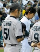 Ichiro and Matsui observe moment of silence