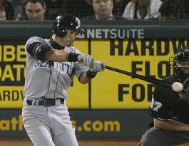 Ichiro hits RBI against Athletics