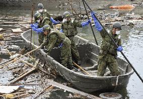 Search for tsunami victims continues