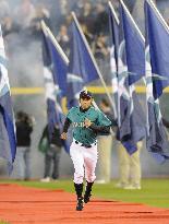 Mariners' Ichiro at home opener