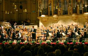 Zurich orchestras hold charity concert