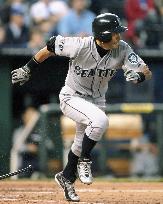 Ichiro goes 2-for-4 against Kansas City Royals