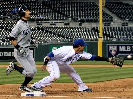 Ichiro goes 2-for-4 against Kansas City Royals