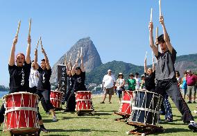 Rio Taiko performers encourage Japan