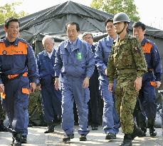 PM Kan meets disaster evacuees