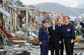 Australian PM in tsunami-hit town