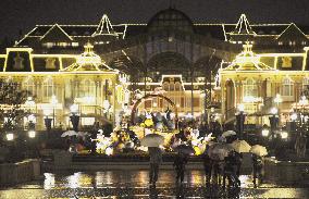 Tokyo Disneyland night operations