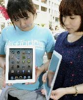Apple launches iPad 2 in Japan