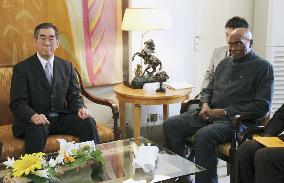 Senegalese President Wade and Japanese FM Matsumoto