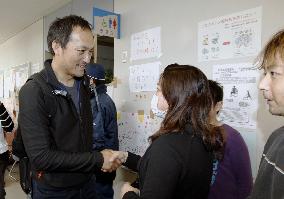 Actor Watanabe visits evacuation center in Minamisanriku