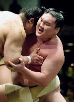 Hakuho, other wrestlers prepare for 'test meet'