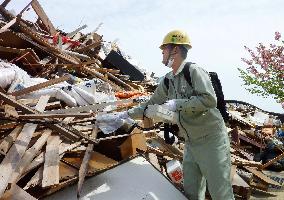 Measuring radiation levels of debris