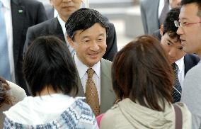 Crown Prince Naruhito meets evacuees in Toyama