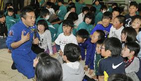 Astronaut Wakata encourages children in Ofunato