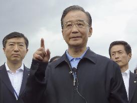 Chinese Premier Wen visits disaster-hit Fukushima