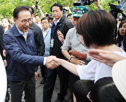 S. Korean president speaks to disaster victims in Fukushima