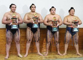 Sumo wrestlers receiving special prizes