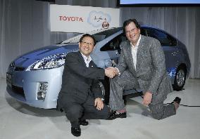 Toyota, Salesforce.com to launch social network for EV customers
