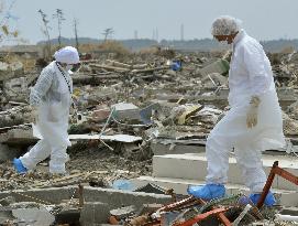 Nuclear evacuees briefly return home